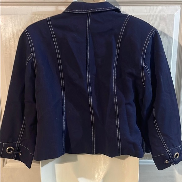 Elegant Navy Women's Blazer with Contrast Stitching - Picture 4 of 9